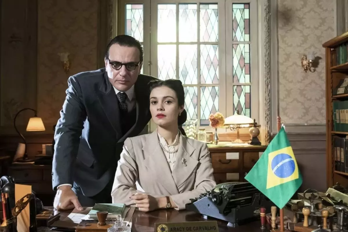 Rodrigo Lombardi se emociona ao falar de parceria com Sophie Charlotte 