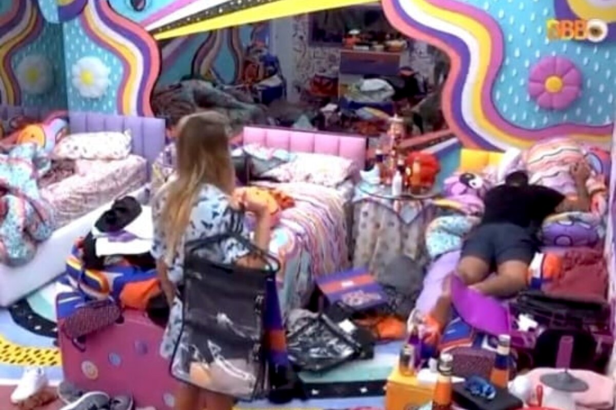 Bárbara se irrita com Rodrigo no quarto Lolipop
