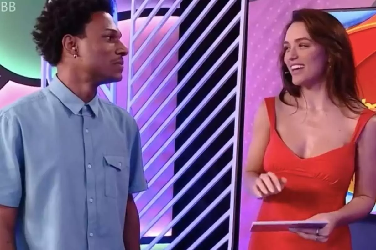 Rafa Kalimann estreou no Bate-papo com o Eliminado do BBB22. Ela contou que a tensão antes de voltar à equipe do programa é grande.