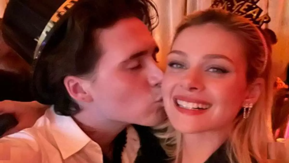 Brooklyn Beckham beija Nicola Peltz no Ano Novo