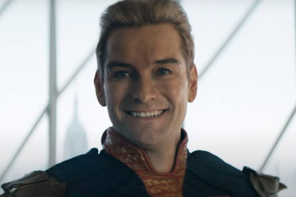 capitão pátria (antony starr) sorrindo de forma constrangedora em trailer de the boys