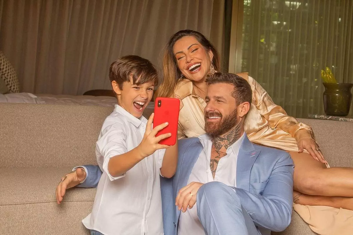 Cleo com o marido Leandro D'Lucca e o enteado