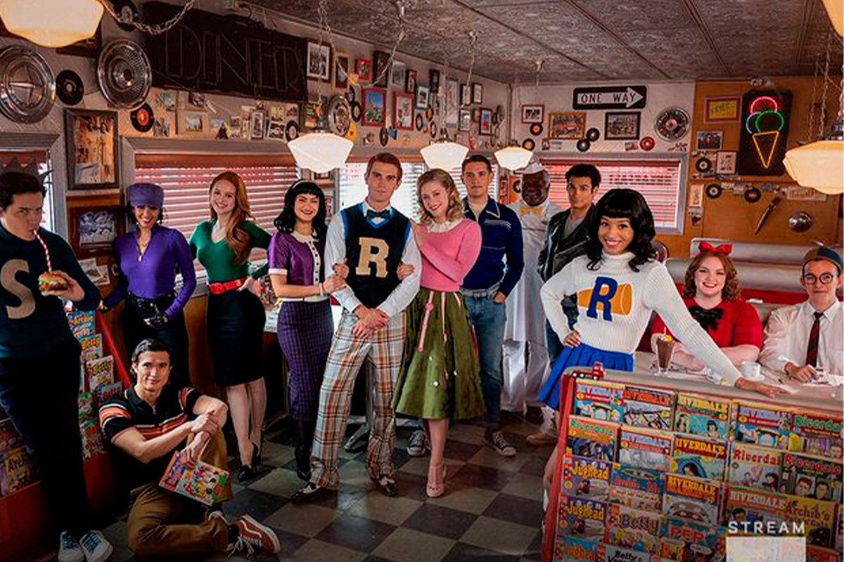 Elenco de 'Riverdale', série de sucesso da The CW, em foto.