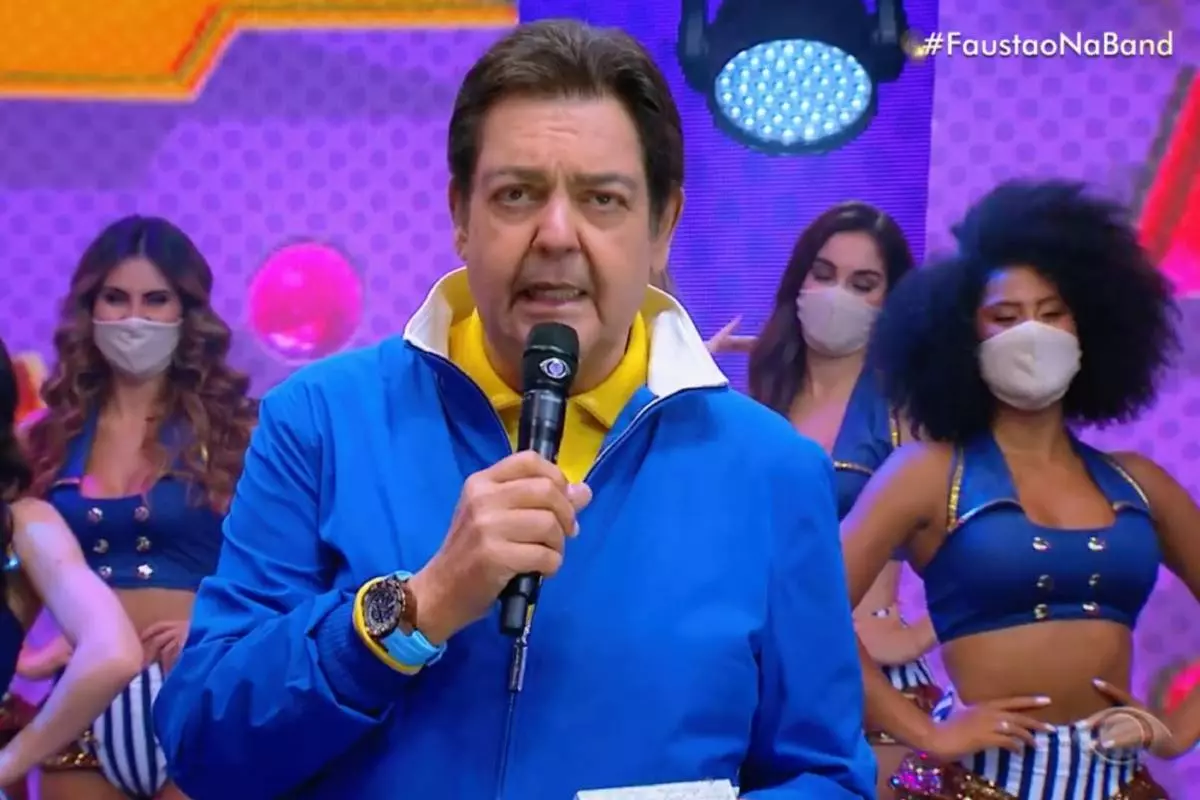 fausto silva apresentando faustão na band com blusa azul