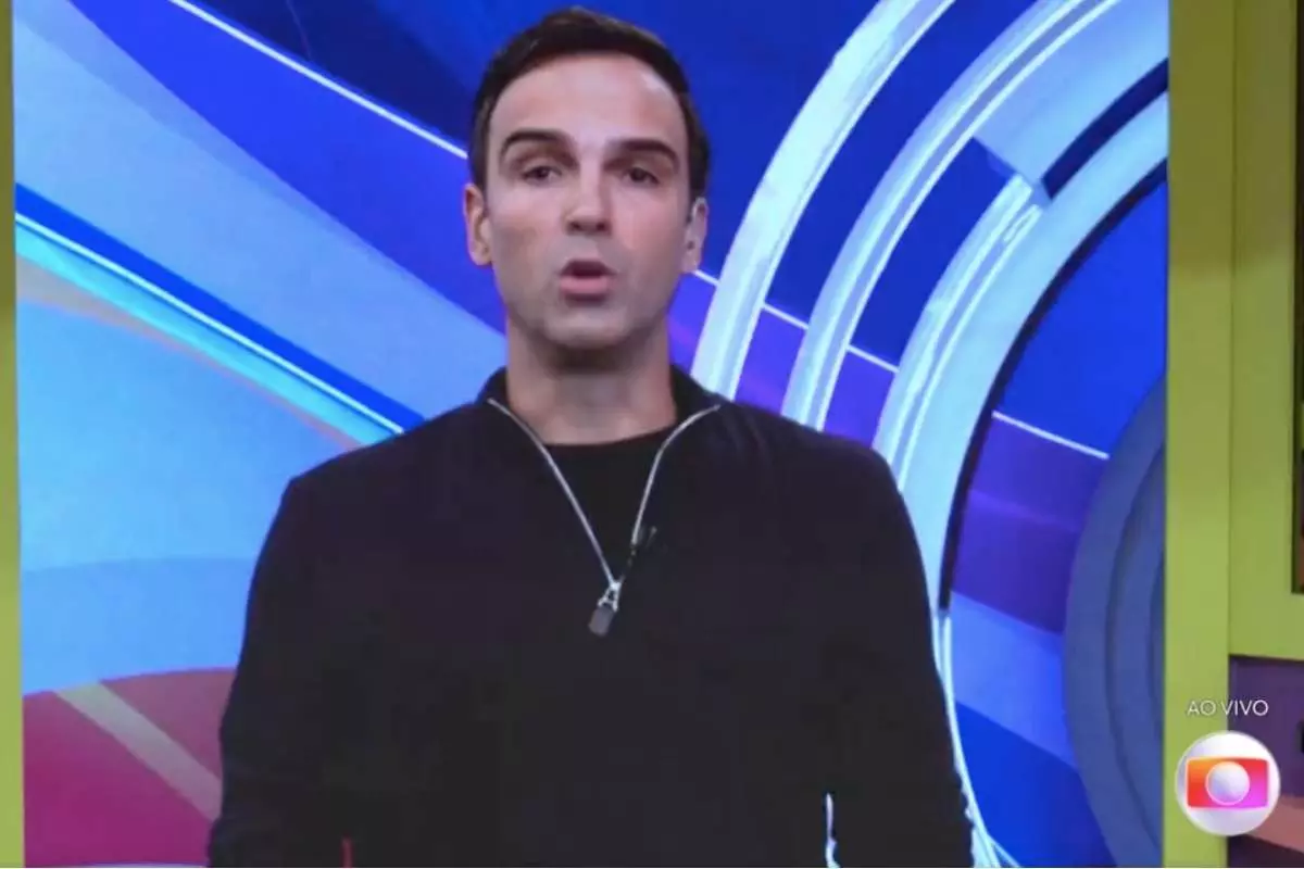 Tadeu Schmidt viralizou nas redes sociais na noite desta terça-feira, 7 de fevereiro, ao anunciar a eliminação de Naiara Azevedo do BBB22.
