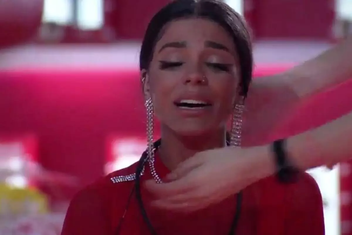 Bruna Gonçalves chorando