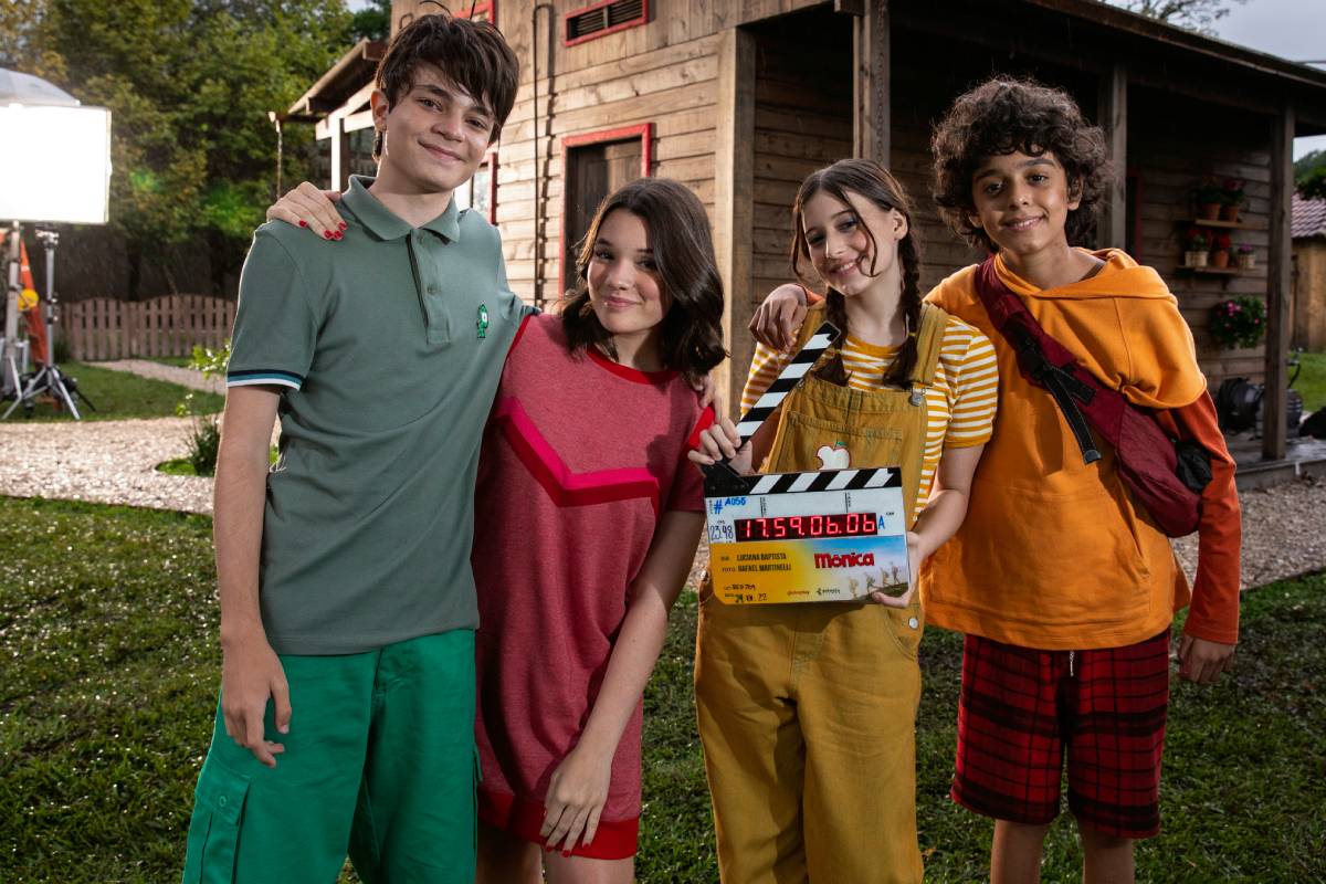 Cebolinha (Kevin Vechiatto), Mônica (Giulia Benite), Magali (Laura Rauseo) e Cascão (Gabriel Moreira) nos bastidores da série da "Turma da Mônica" no Globoplay