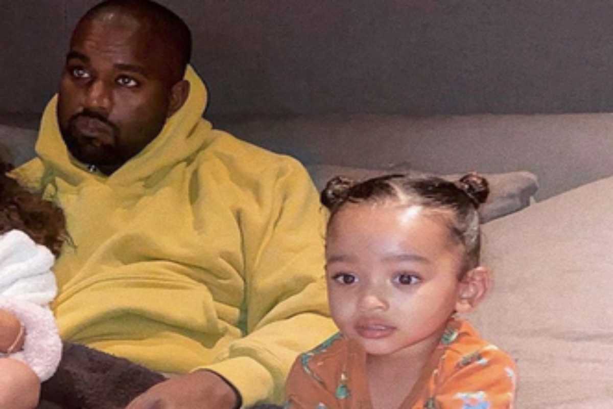 Kanye West e a filha Chicago