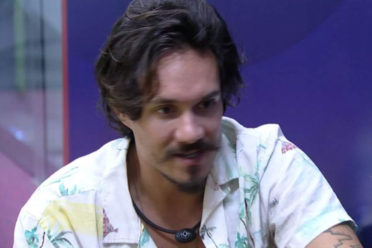eliezer conversando com natália na academia do bbb22