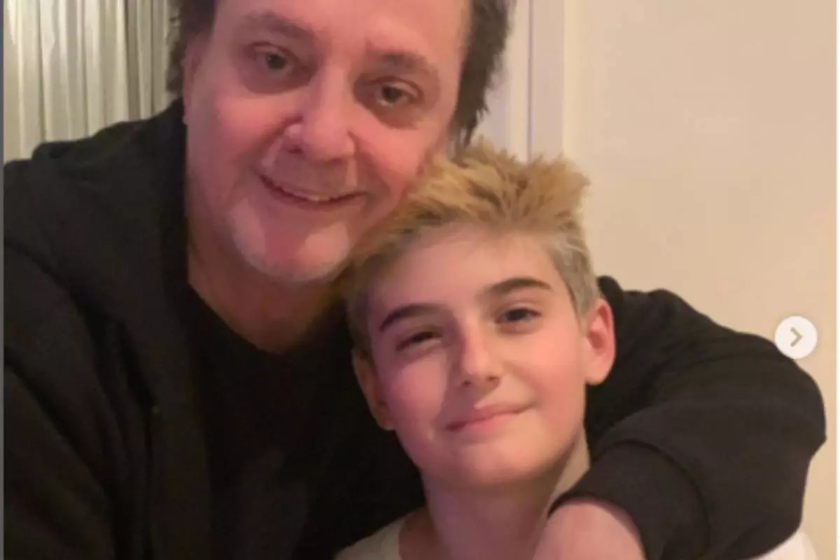 fábio jr. abraçado com o filho záion