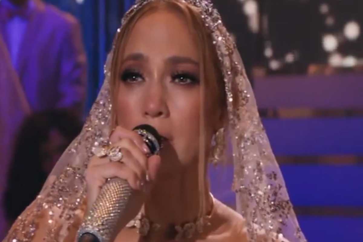 Jennifer Lopez em cena de Marry Me