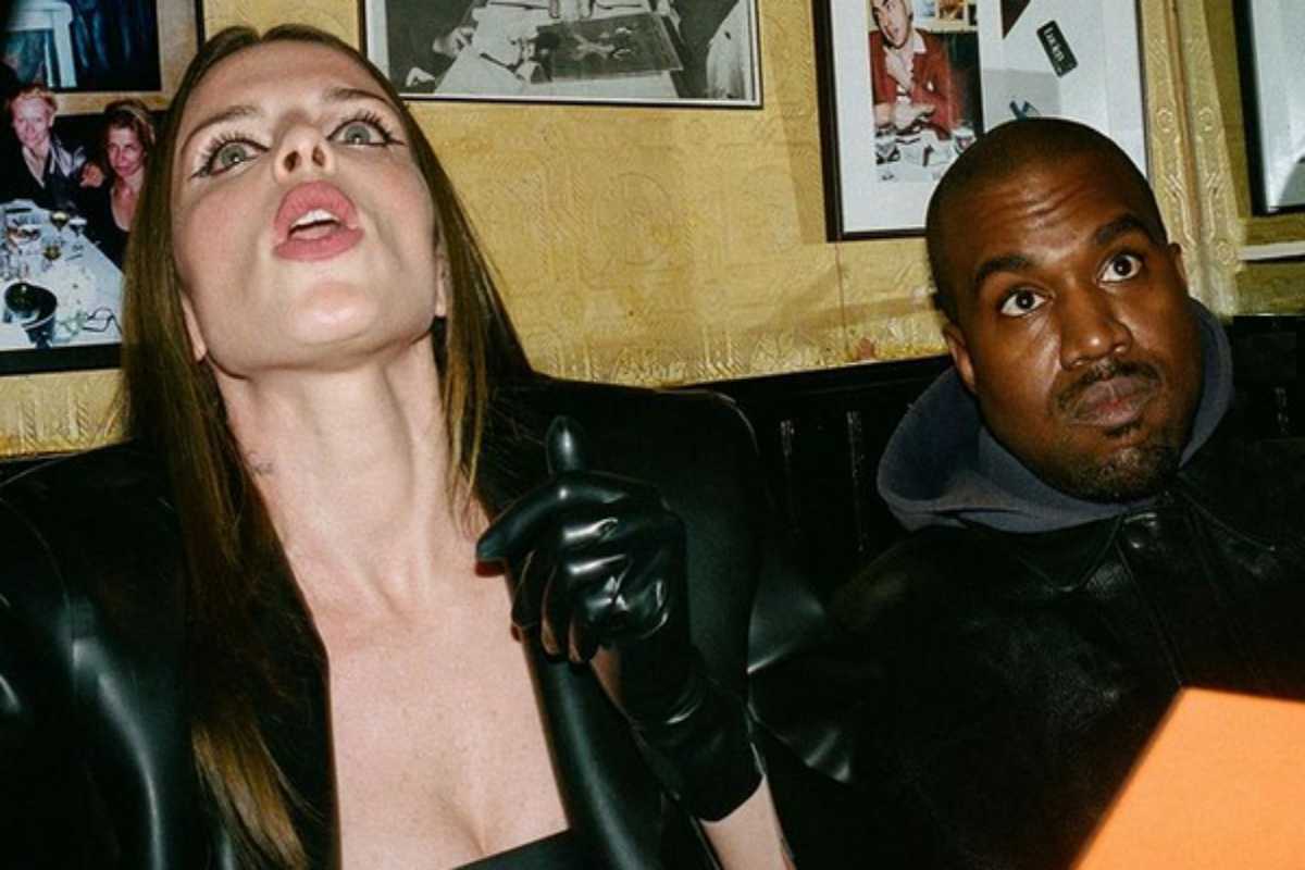 Julia Fox e Kanye West celebrando aniversário