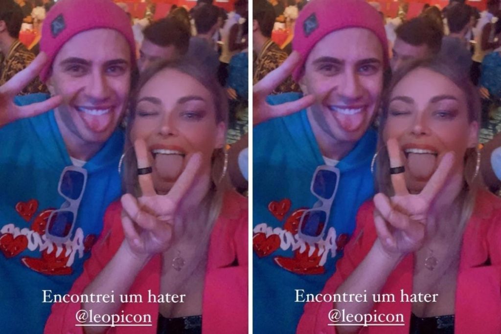 Bárbara e Leo Picon posam para selfie em evento