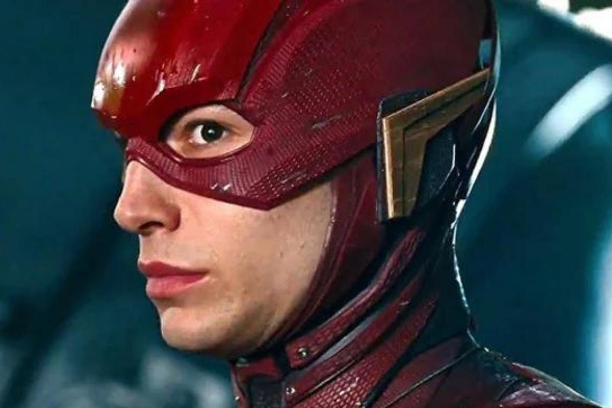 Ezra Miller como Flash em 'Liga da Justiça'
