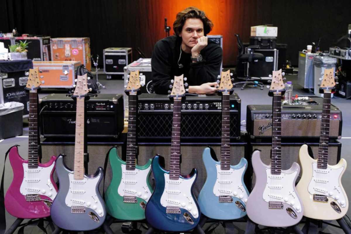John Mayer com linha de guitarras Silver Sky