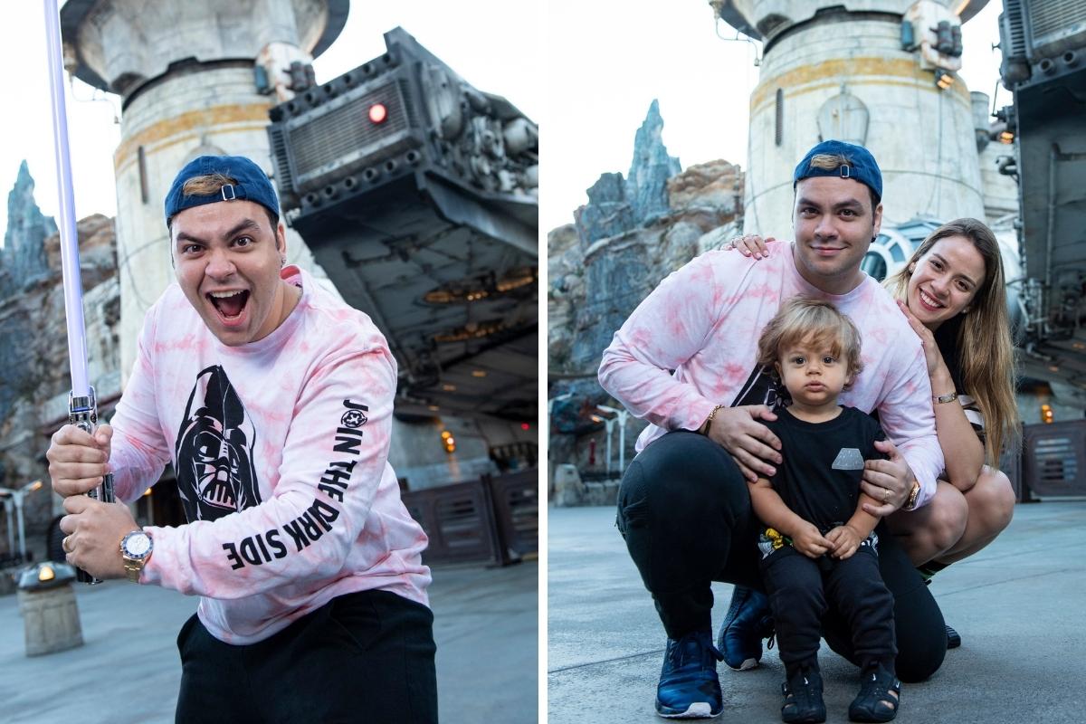 Luccas Neto posando para fotos com a família em parque da Disney