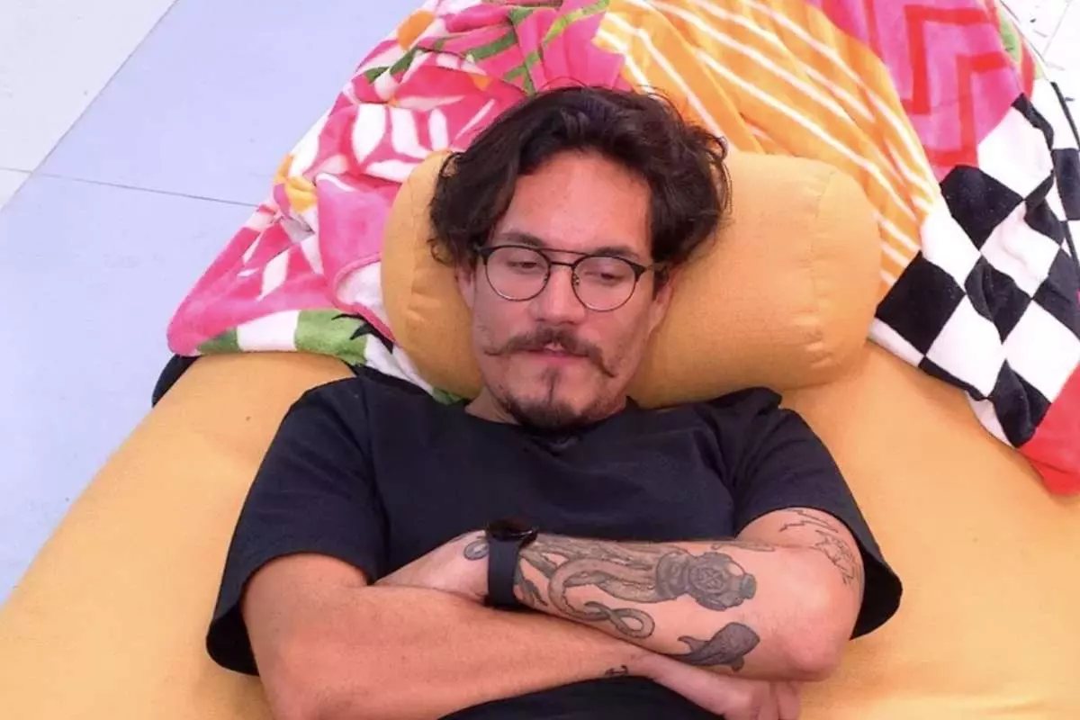 BBB22: Douglas coloca Eliezer contra a parede
