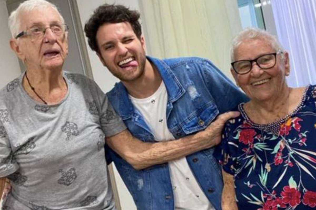 Ex-BBB Lucas reencontra os avós em momento fofo pós-reality