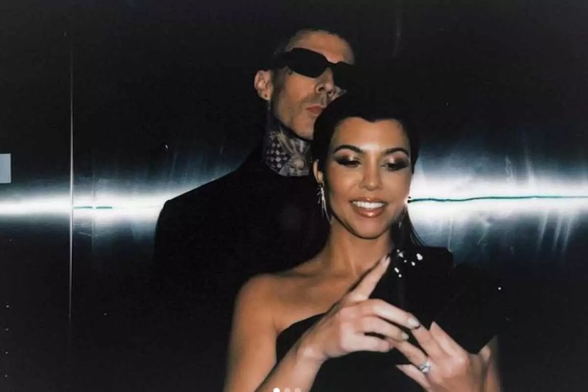 Travis Barker, Kourtney Kardashian no elevador