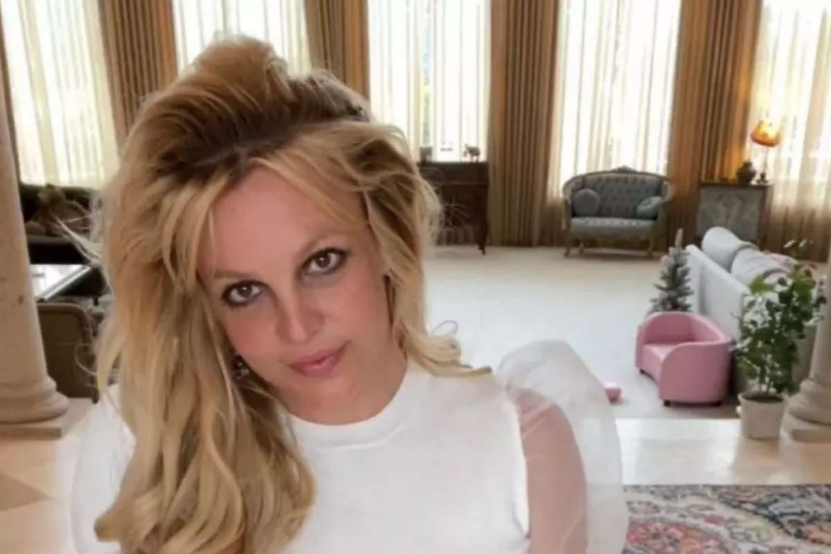 Britney Spears choca fãs com foto nua