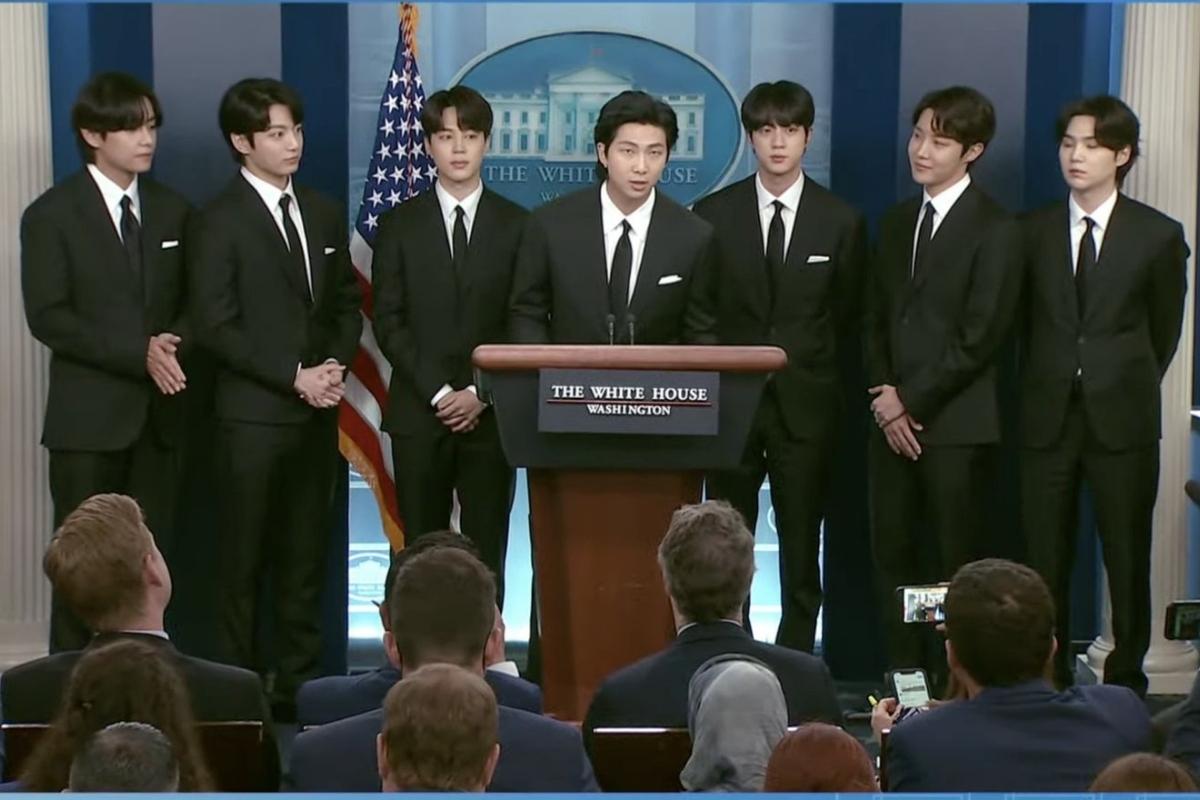 BTS durante discurso sobre representatividade asiática na Casa Branca