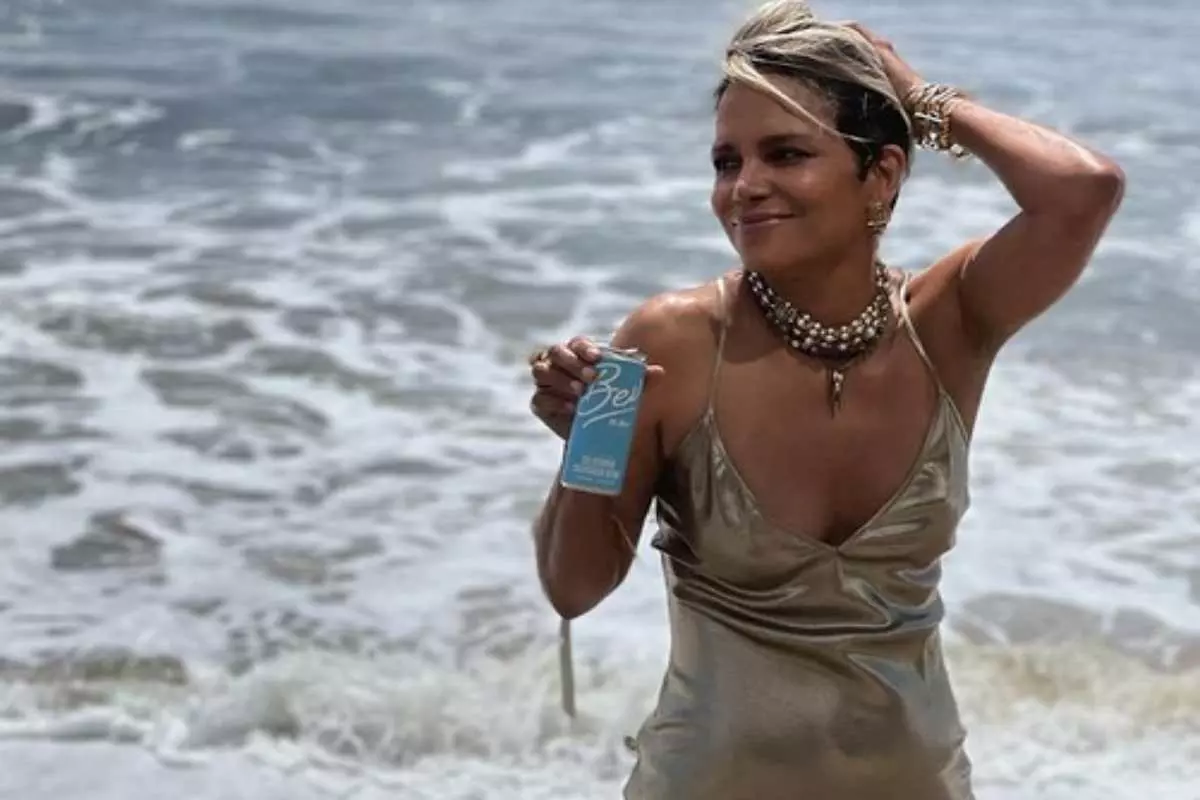 Halle Berry burla a censura no Instagram e posta foto completamente nua