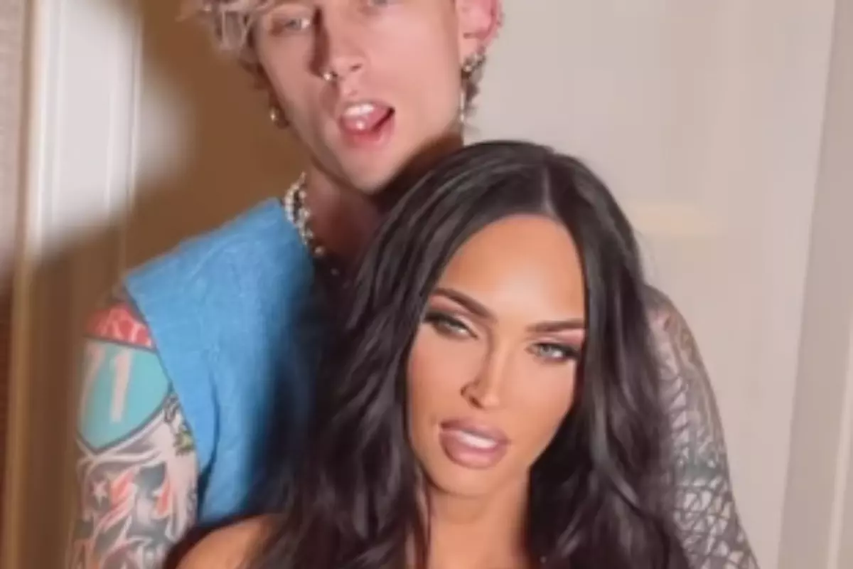 Megan Fox faz buraco em roupa para transar com Machine Gun Kelly