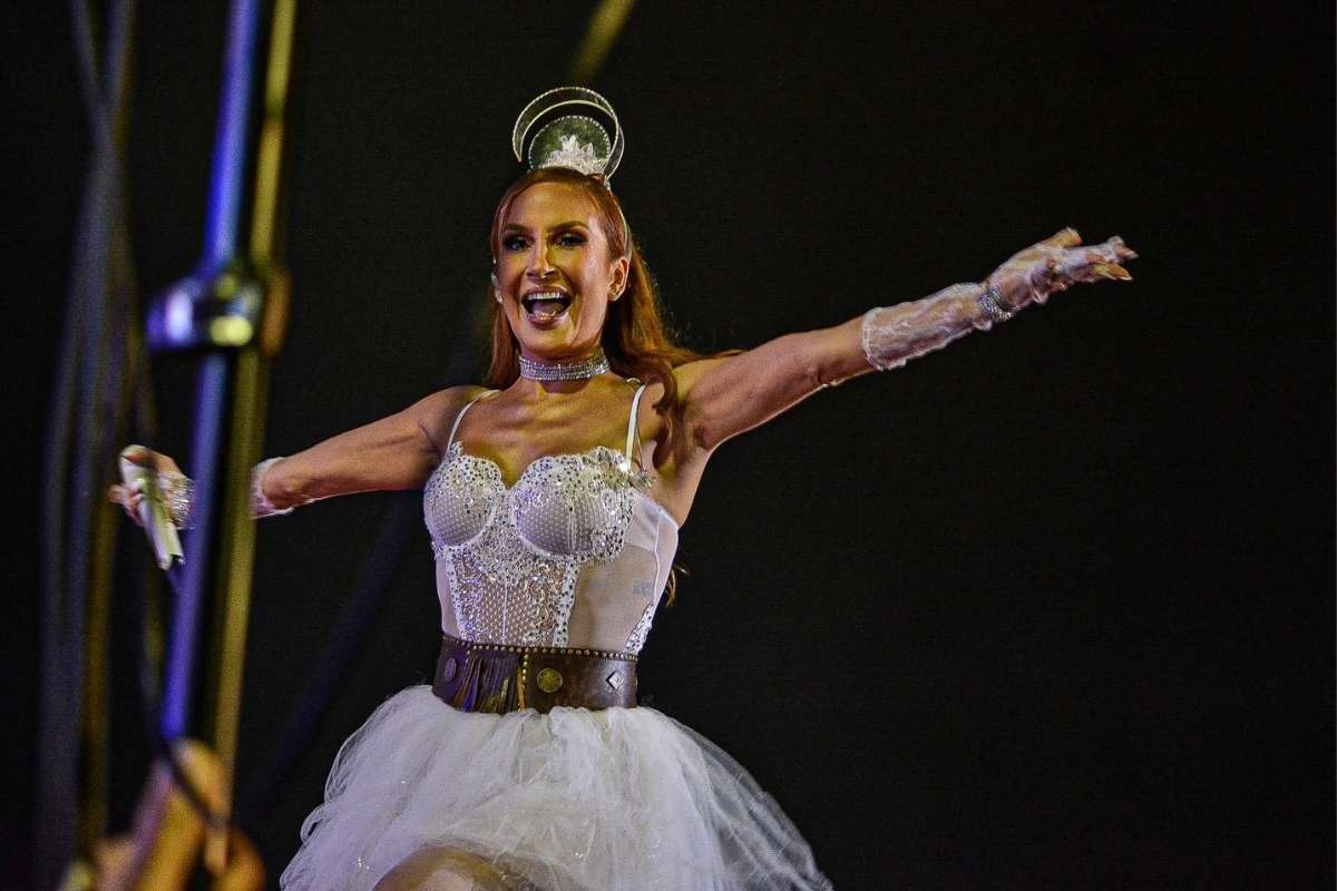 Claudia Leitte se pronuncia após show interrompido no São João de Caruaru
