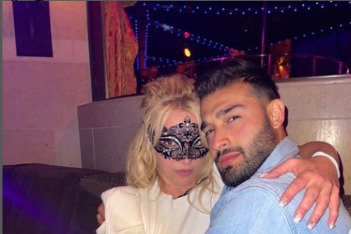 Sam Asghari e Britney de máscara em Vegas