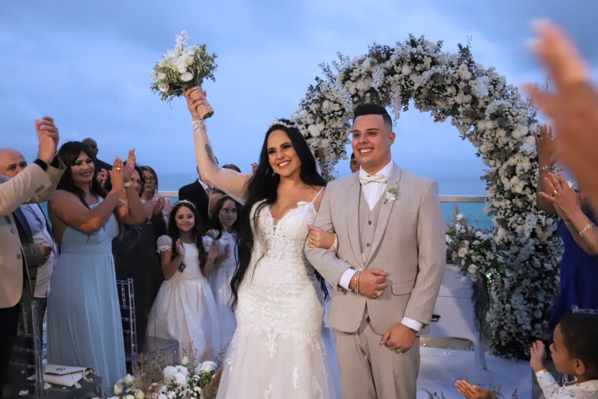 Casou! Perlla troca alianças com Patrick Abrahão em cerimônia luxuosa no Rio