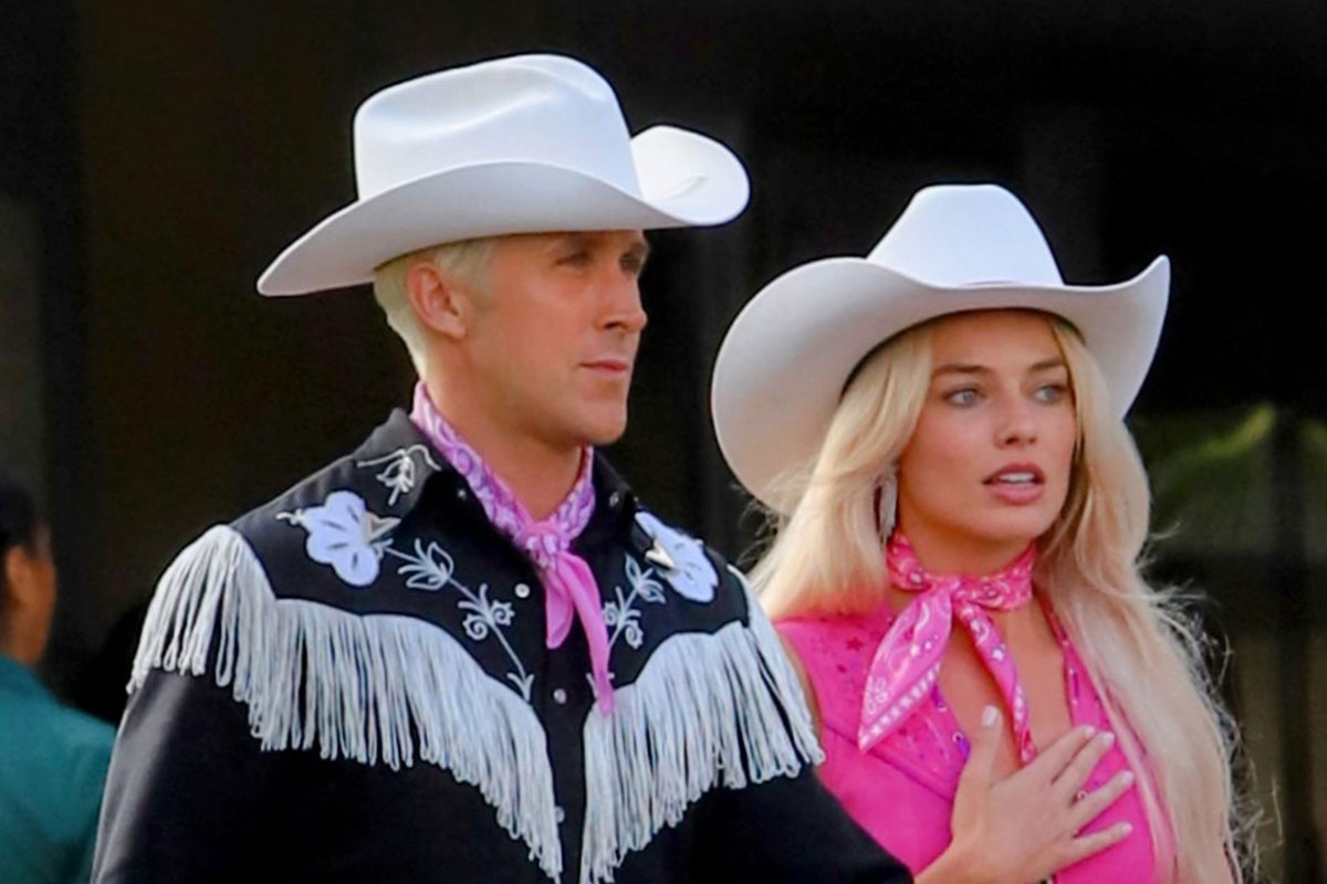Ryan Gosling e Margot Robbie caracterizados como Ken e Barbie