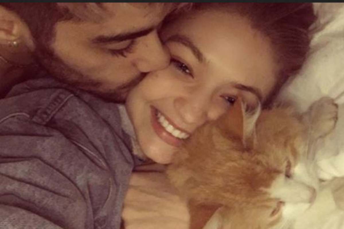 Zayn Malik beija Gigi Hadid em foto antiga