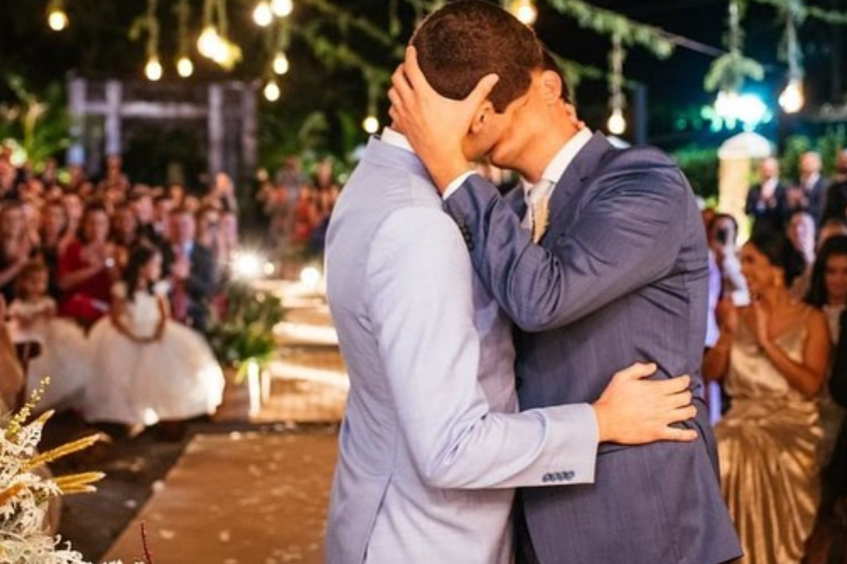 Casamento entre jornalistas da Globo tem choro, sorrisos e beijo de tirar o fôlego!