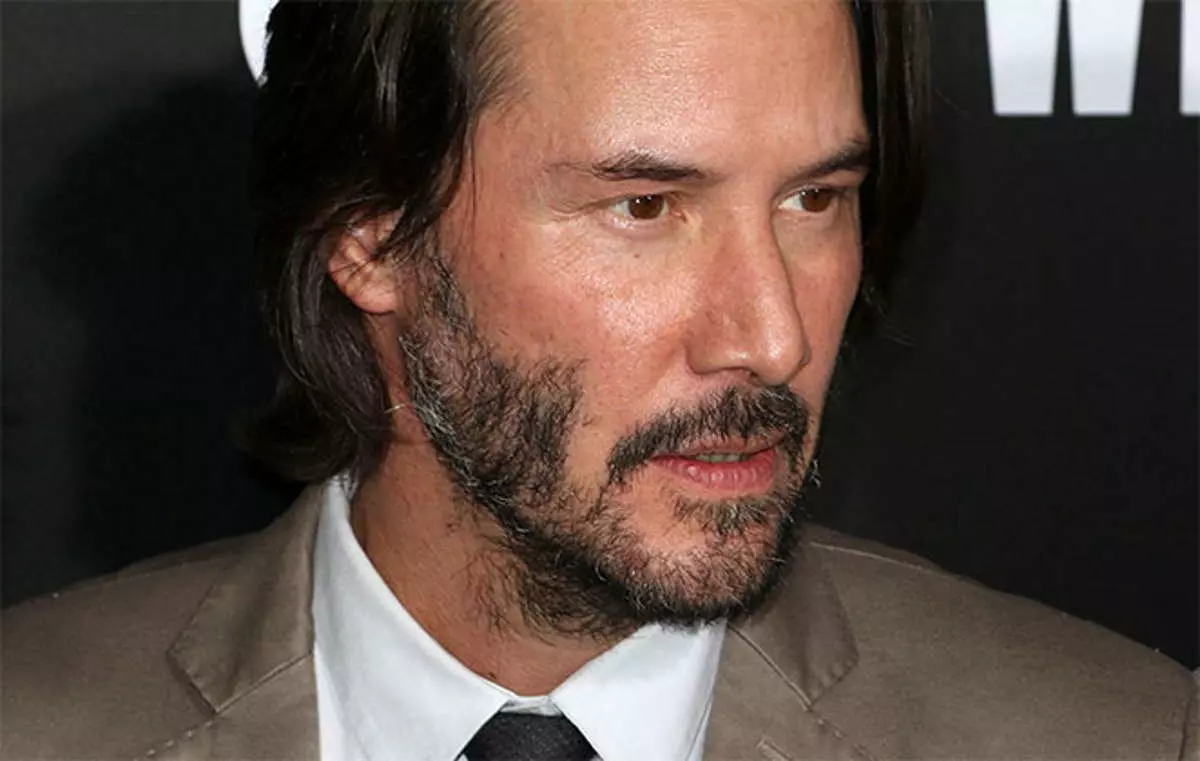 Keanu Reeves serio