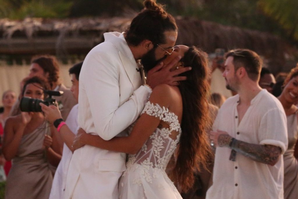 Lais Ribeiro Marries Joakim Noah in a Romantic Beach Wedding