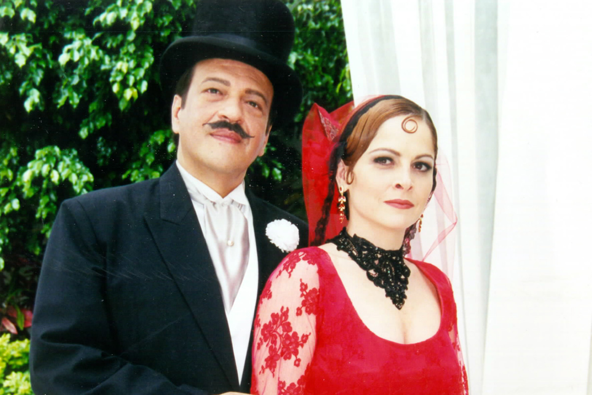 Batista (Luís Mello) e Marcela (Drica Moraes) em O Cravo e a Rosa