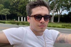 Brooklyn Beckham no carro