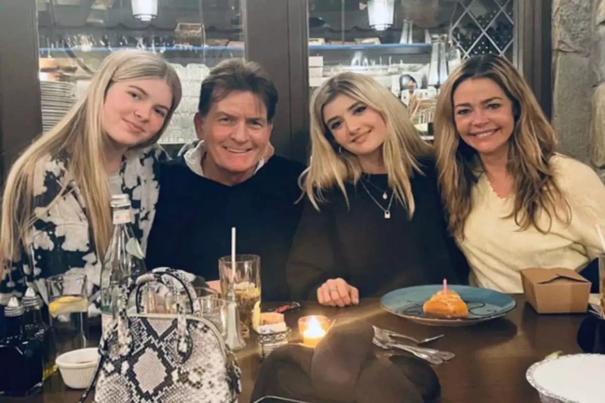 Charlie Sheen defende a filha de 17 anos, após acidente de carro