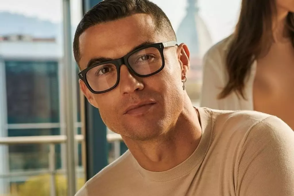 Cristiano Ronaldo de óculos