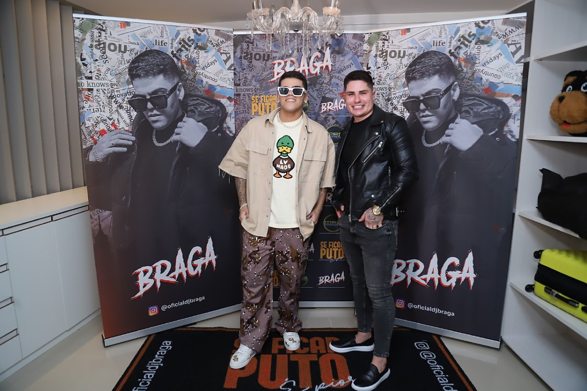 DJ Braga ao lado do marido de Jojo Todynho Lucas Souza