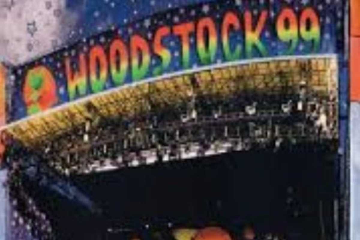 arte psicodélica de palco do festival woodstock de 1999