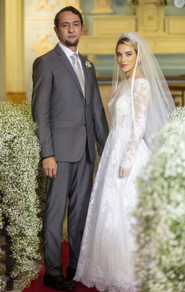 José Lucas (Irandhir Santos) e Erica (Marcela Fetter) no casamento