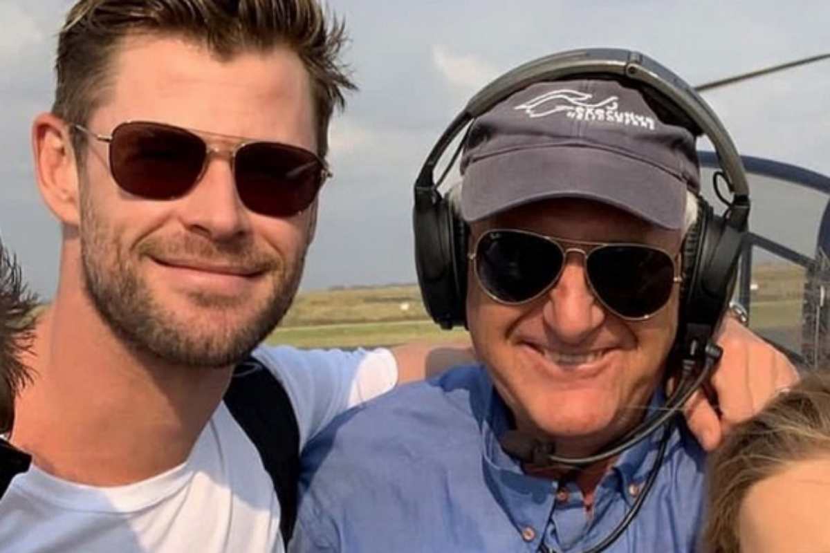 Chris Hemsworth com seu amigo piloto