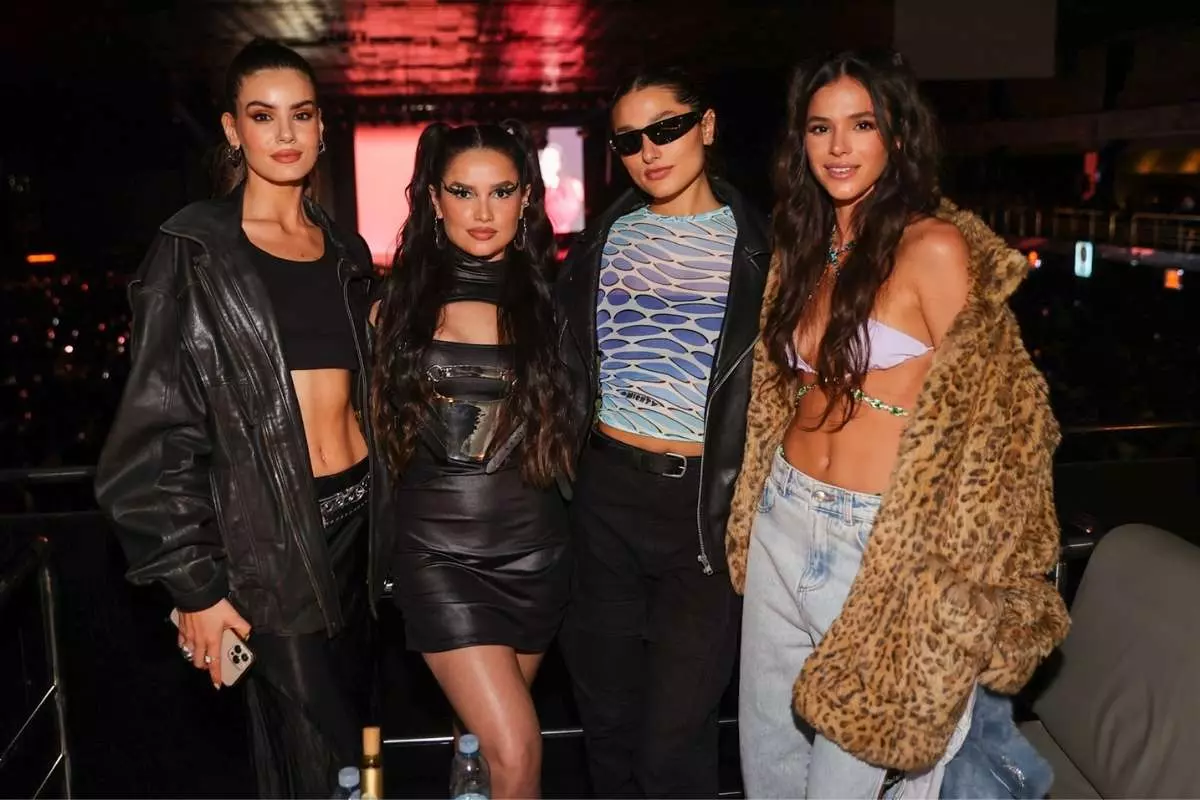 Camila Queiróz, Juliette, Sasha e Bruna Marquezine