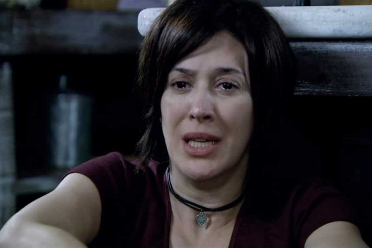 Donatela (Claudia Raia) assustada em cena de A Favorita