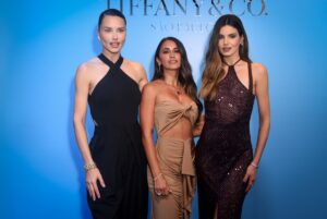 Adriana Lima, Antonella Ronccuzzp e Camila Queiroz