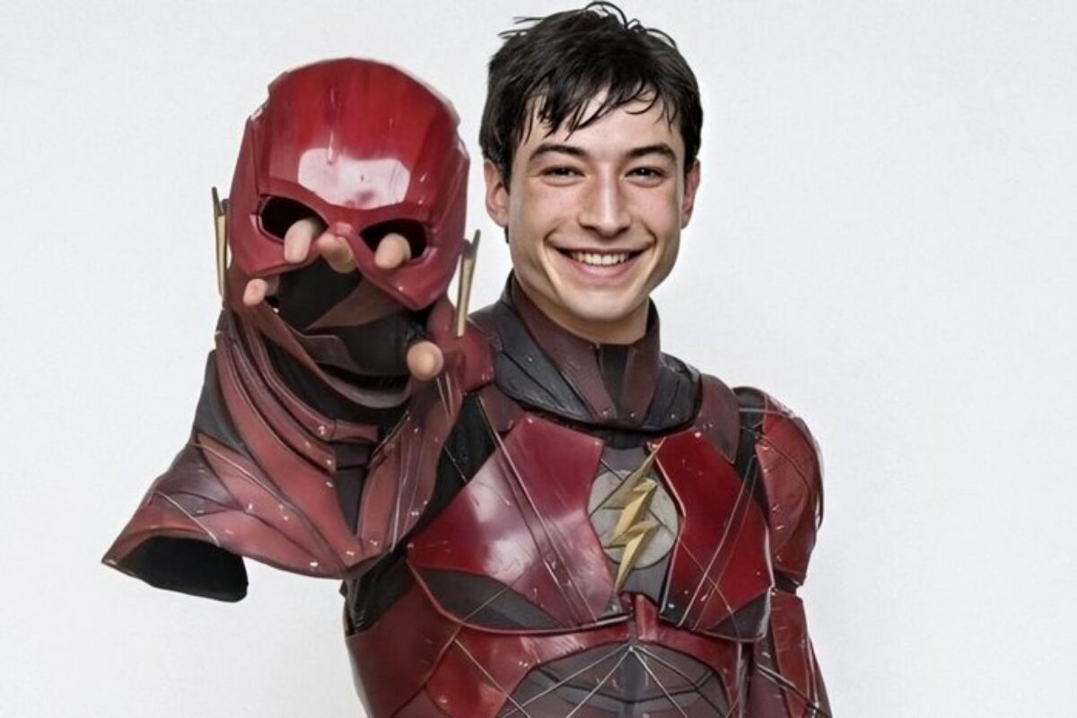 Ezra Miller, caracterizado como The Flash