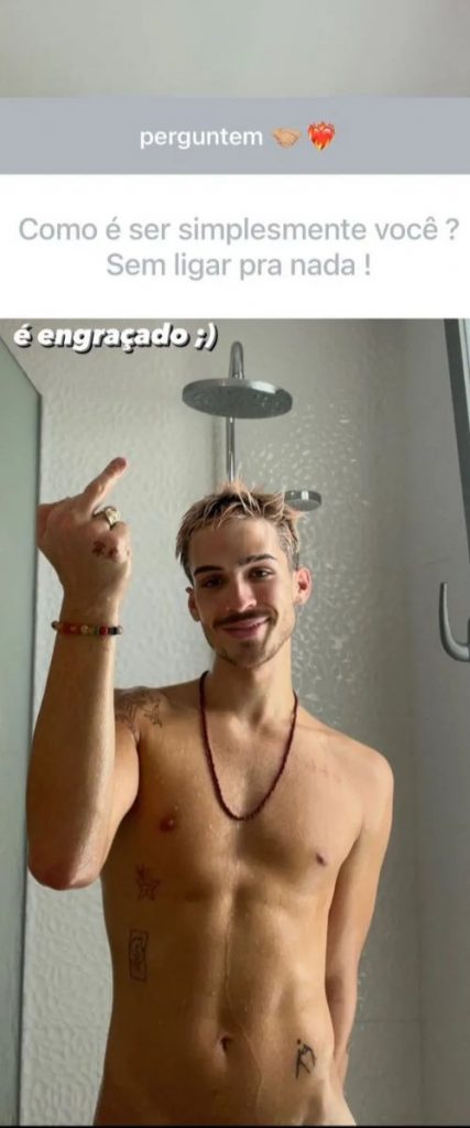 João Guilherme posta foto nu nas redes