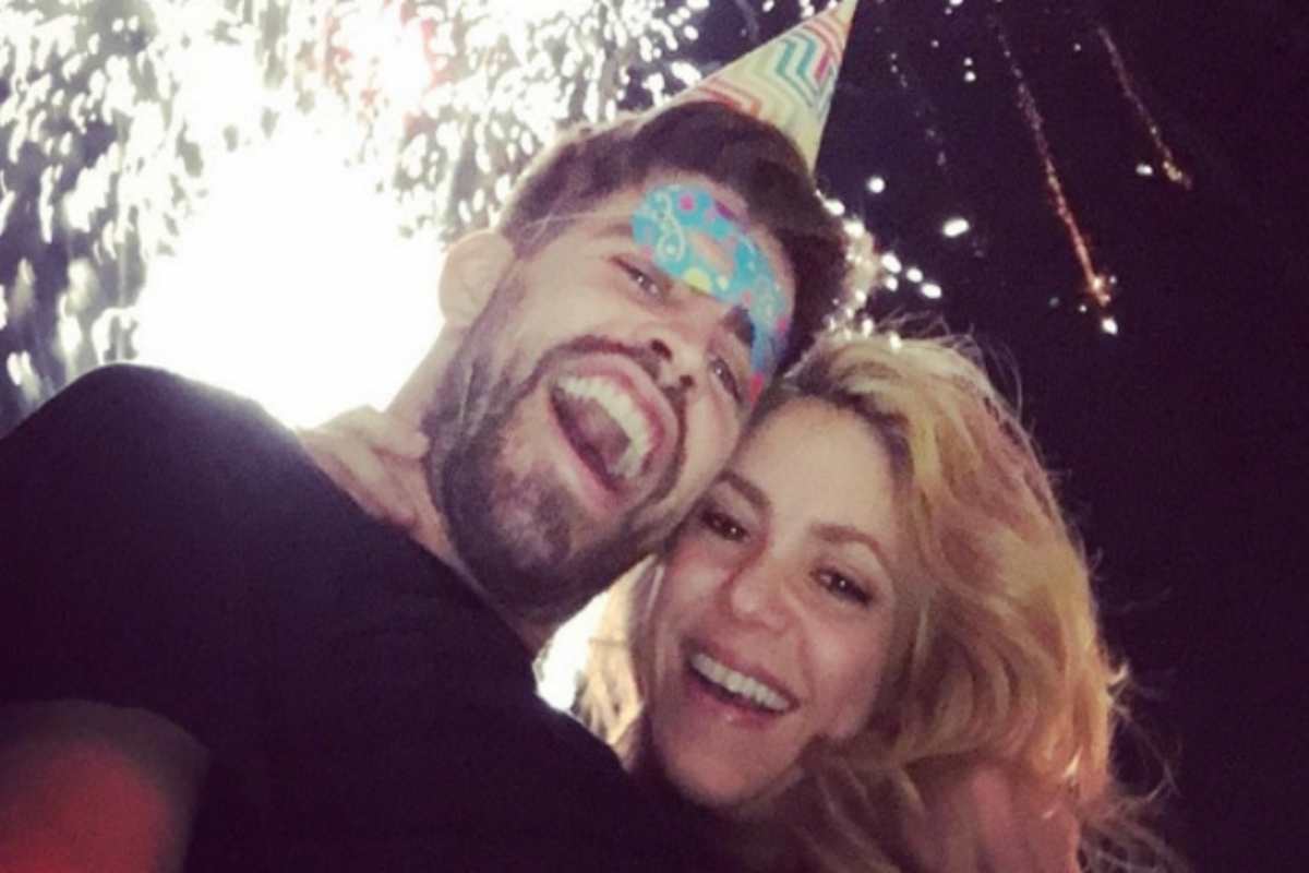 Gerard Piqué celebrando 2022 com Shakira