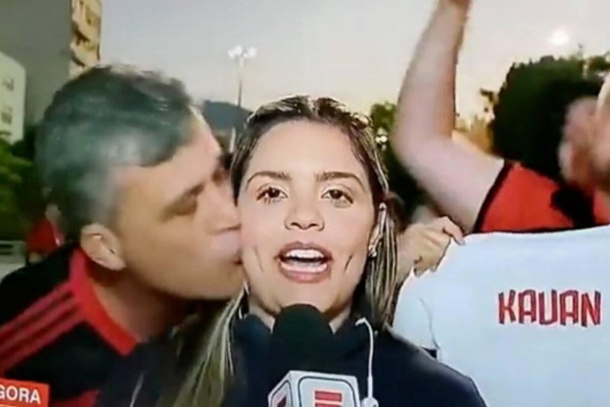 Torcedor do Flamengo beija repórter da ESPN